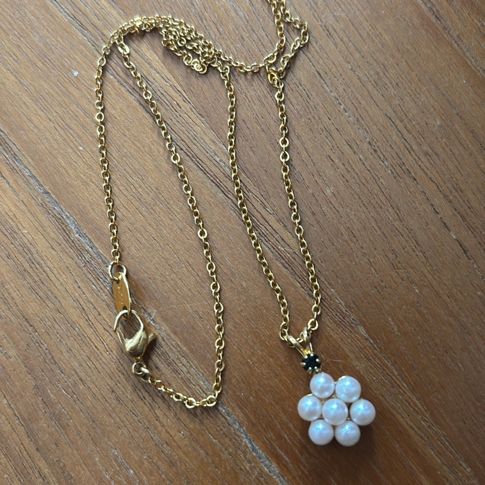 Avon Faux Pearl Cluster Necklace May Green Birthstone Flower Pendant VTG